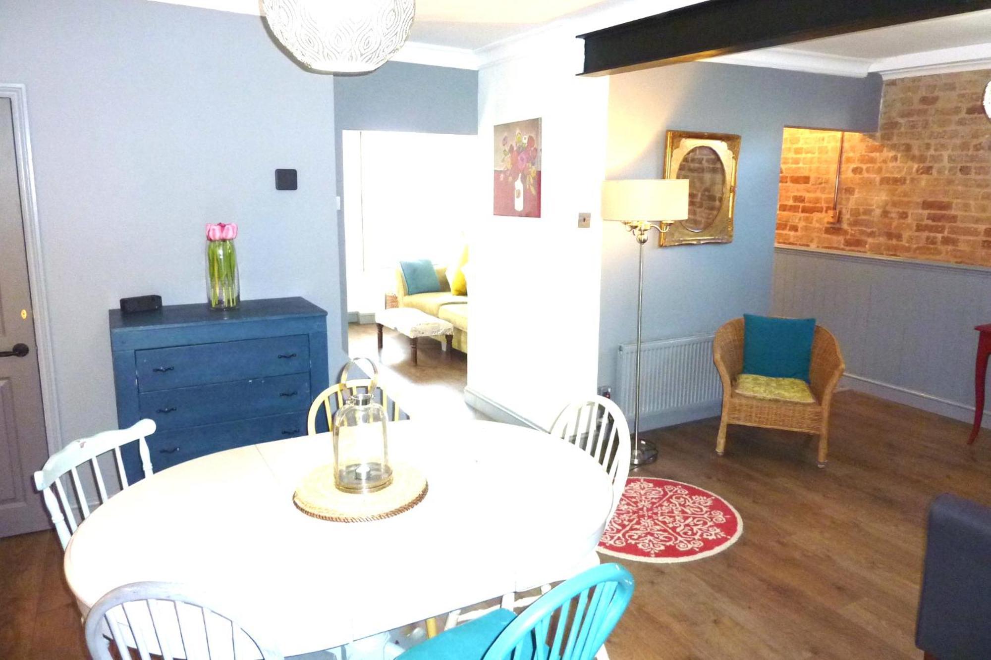 A Wonderful Place In The Hub Of The City, Yet On The Edge Of The Countryside Salisbury Exterior photo
