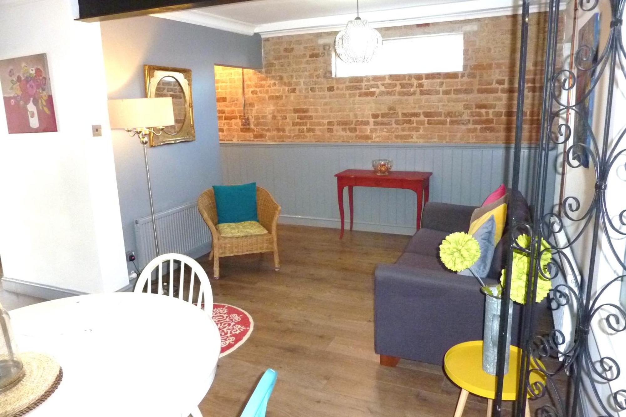 A Wonderful Place In The Hub Of The City, Yet On The Edge Of The Countryside Salisbury Exterior photo